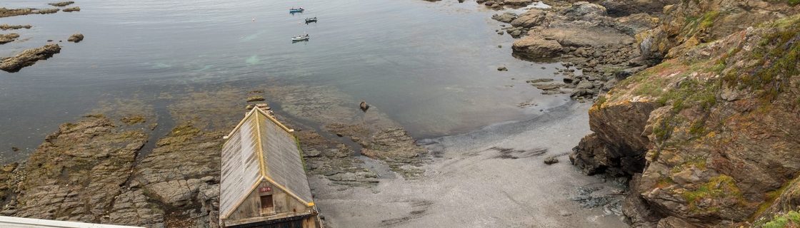 The Lizard to Coverack — South West Coast Path